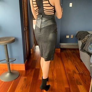 ✨ SOLD ✨ Vintage leather skirt
